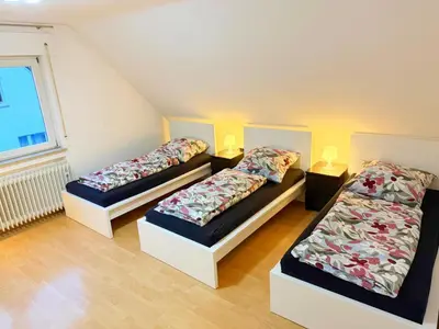 Ein Bett oder Betten in einem Zimmer der Unterkunft Vollausgestattete Wohnung für Selbstversorger