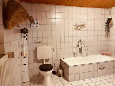 Ein Badezimmer in der Unterkunft Odw homes - Large country house with three apartments and garden