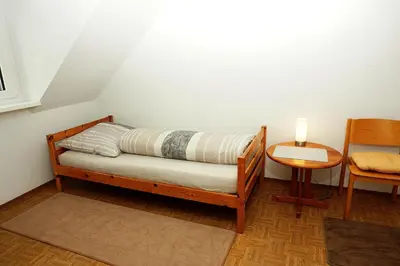 Ein Sitzbereich in der Unterkunft Ganze Wohnung in Karlsruhe, 2 Schlafzimmer, 3 Betten, Küche, Bad, Altbau, Stadtmitte