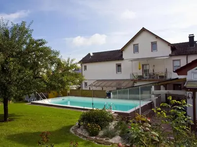 Der Swimmingpool an oder in der Nähe von Apartment mit Pool und überdachtem Balkon by Interhome