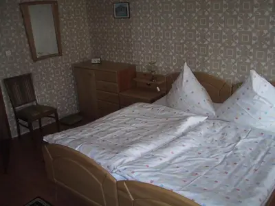 Ein Bett oder Betten in einem Zimmer der Unterkunft Apartment mit Pool und überdachtem Balkon by Interhome