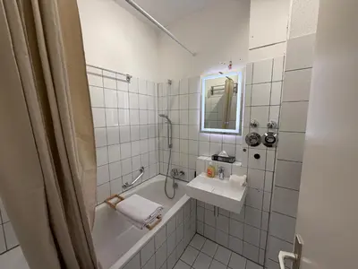 Ein Badezimmer in der Unterkunft Großzügige Maisonette nahe Innenstadt Altbauflair