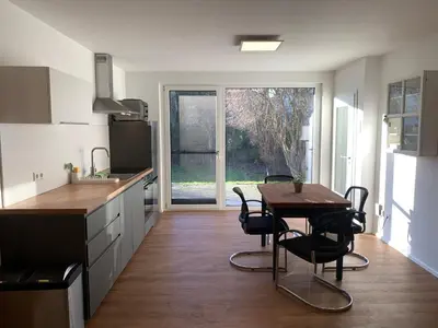 Küche/Küchenzeile in der Unterkunft FeWo Mara - ruhige Maisonette mit Garten & Klimaanlage