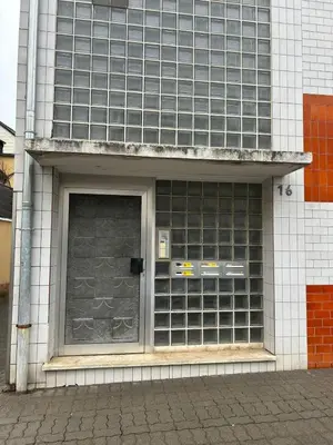 Eine Fassade oder ein Eingang zu Ruhiges 1 Zimmer Apartment in zentraler Lage