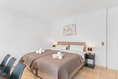 Ein Bett oder Betten in einem Zimmer der Unterkunft KRelax Baroque Living - 8 Gäste - Parkplatz & Balkon - SmartTV - Bahnhofsnähe & schnelle Autobahnanbindung