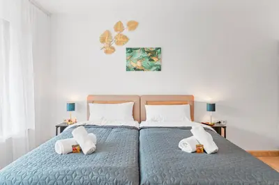 Ein Bett oder Betten in einem Zimmer der Unterkunft KRelax Baroque Living - 8 Gäste - Parkplatz & Balkon - SmartTV - Bahnhofsnähe & schnelle Autobahnanbindung