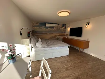 Ein Bett oder Betten in einem Zimmer der Unterkunft Hexenruhe - Stylish, garden studio in Dietzenbach