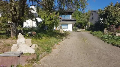 Ein Garten an der Unterkunft Ferienwohnung Vogelsang