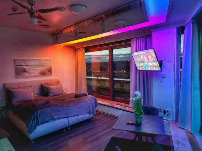 Ein Bett oder Betten in einem Zimmer der Unterkunft Zentrale Penthouse Suiten mit Goldstadtblick