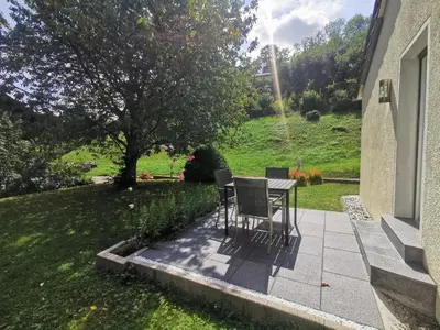 Ein Garten an der Unterkunft Ferienwohnung Im Auricher Tal