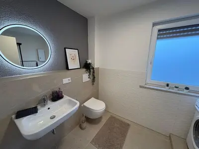 Ein Badezimmer in der Unterkunft modernes Apartment 1 für Monteure mit Parkplatz in Lampertheim