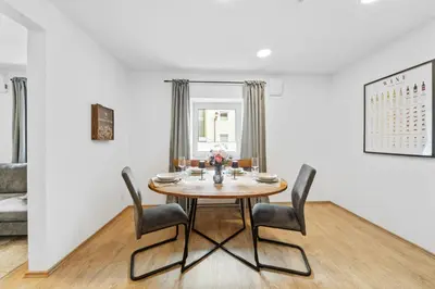 Ein Sitzbereich in der Unterkunft Fassboden - VINoKAT Living