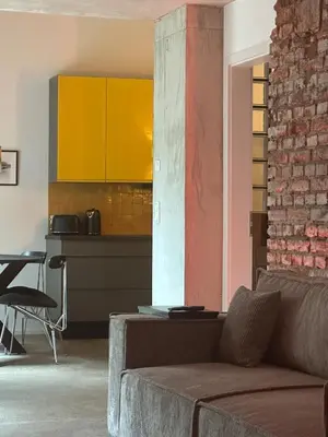 Ein Sitzbereich in der Unterkunft Määkuh I Loft I Wohnen am Flosshafen