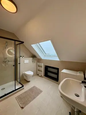 Ein Badezimmer in der Unterkunft modernes Apartment 4 für Monteure mit Parkplatz in Lampertheim