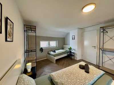 Ein Bett oder Betten in einem Zimmer der Unterkunft modernes Apartment 4 für Monteure mit Parkplatz in Lampertheim