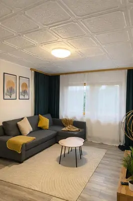 Ein Sitzbereich in der Unterkunft Stylische Wohnung am BF Germersheim Business & Monteure