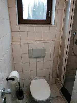 Ein Badezimmer in der Unterkunft bookandstay24 com Babenhausen Apartment mit 2 Betten und Küche