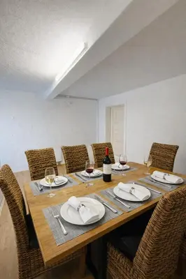 Ein Sitzbereich in der Unterkunft Gehobenes Apartment mit Charme