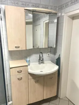 Ein Badezimmer in der Unterkunft bookandstay24 Groß-Zimmern 2 Zimmerwohnung mit Küche und Terrasse bei Darmstadt, Frankfurt, RheinMain Gebiet