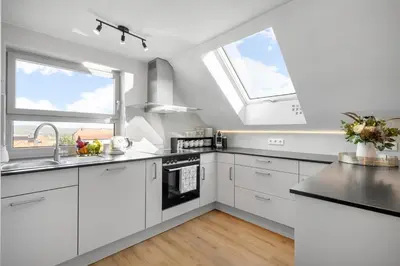 Küche/Küchenzeile in der Unterkunft 70 qm Design-Wohnung - 1,5 Bäder, Klimaanlage und Ausblick