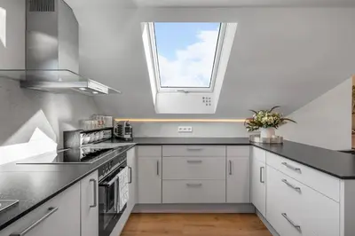 Küche/Küchenzeile in der Unterkunft 70 qm Design-Wohnung - 1,5 Bäder, Klimaanlage und Ausblick