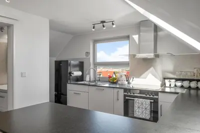 Küche/Küchenzeile in der Unterkunft 70 qm Design-Wohnung - 1,5 Bäder, Klimaanlage und Ausblick