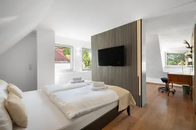 Ein Bett oder Betten in einem Zimmer der Unterkunft 70 qm Design-Wohnung - 1,5 Bäder, Klimaanlage und Ausblick