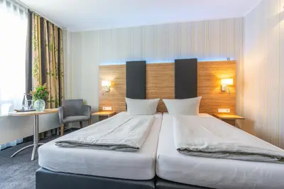 Ein Bett oder Betten in einem Zimmer der Unterkunft Seehotel Forst