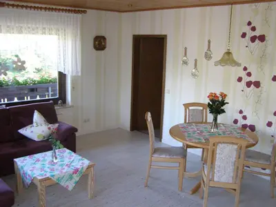 Ein Sitzbereich in der Unterkunft Gästehaus Cornelia