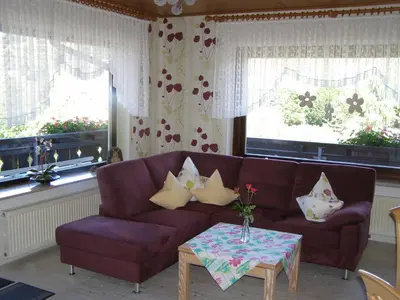 Ein Sitzbereich in der Unterkunft Gästehaus Cornelia