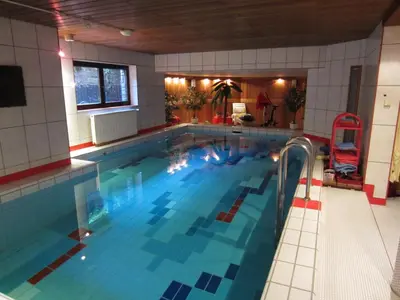 Der Swimmingpool an oder in der Nähe von FeWo im Studio Wintergarten