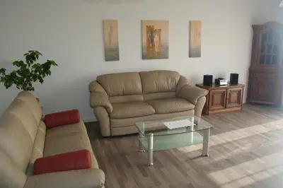 Ein Sitzbereich in der Unterkunft Ferienwohnung zur Stadtmauer