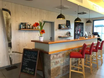 Lounge oder Bar in der Unterkunft Hotel 2050