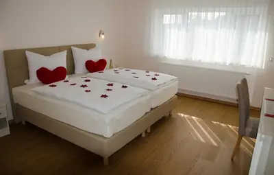 Ein Bett oder Betten in einem Zimmer der Unterkunft Kraichgauhotel