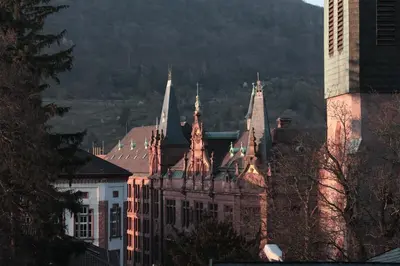 Ein allgemeiner Bergblick oder ein Berglick von der Ferienwohnung aus