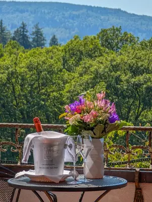 Ein allgemeiner Bergblick oder ein Berglick von des Hotels aus