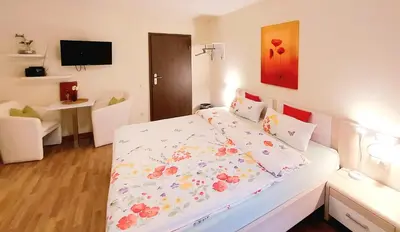 Ein Bett oder Betten in einem Zimmer der Unterkunft Gästehaus Röhm