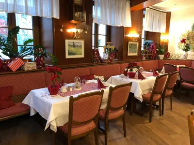 Ein Restaurant oder anderes Speiselokal in der Unterkunft Hotel Rose Heidelberg inklusive Frühstück, Saunanutzung und Parkplätze nach Verfügbarkeit