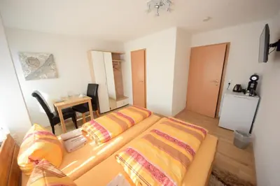 Ein Bett oder Betten in einem Zimmer der Unterkunft Gästehaus Neckarsulm