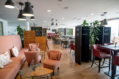 Ein Sitzbereich in der Unterkunft Hotel Campo