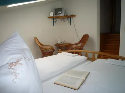 Ein Bett oder Betten in einem Zimmer der Unterkunft biozertifiziertes Hotel Höpfigheimer Hof mit Wein-Shop