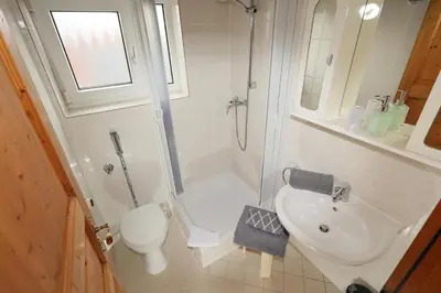Ein Badezimmer in der Unterkunft Hotel Linde