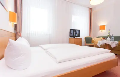 Ein Bett oder Betten in einem Zimmer der Unterkunft Hotel Pfälzer Wald
