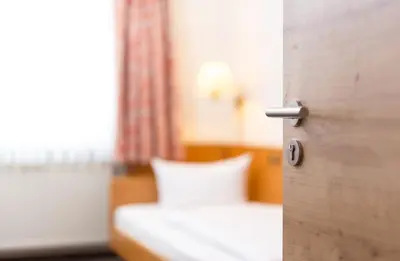 Ein Bett oder Betten in einem Zimmer der Unterkunft Hotel Pfälzer Wald