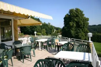 Ein Balkon oder eine Terrasse in der Unterkunft Hotel Café Talblick