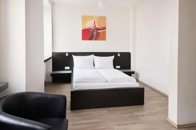 Ein Bett oder Betten in einem Zimmer der Unterkunft Hotel Villa-Bassermann, stilvoll, 2 Min zum Schloss, schnelles WLAN & Parkplatz
