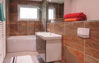 Ein Badezimmer in der Unterkunft Stunning Apartment In Hinterweidenthal