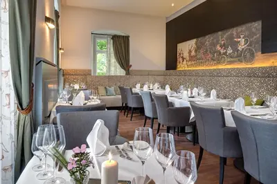 Ein Restaurant oder anderes Speiselokal in der Unterkunft Hotel Jagdschloss Kranichstein