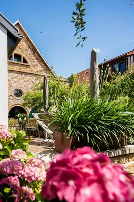 Ein Garten an der Unterkunft Loblocher Hof