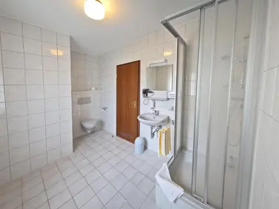 Ein Badezimmer in der Unterkunft City Hotel Mark Michelstadt